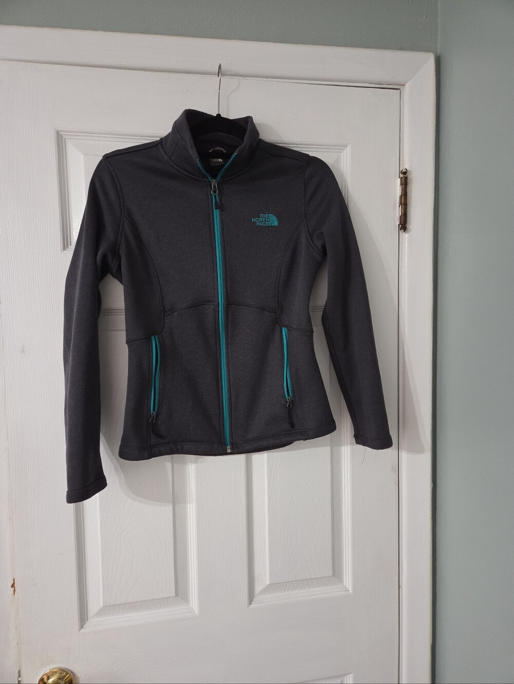 The North Face Women's Charcoal Jacket with Teal Trim. S/P